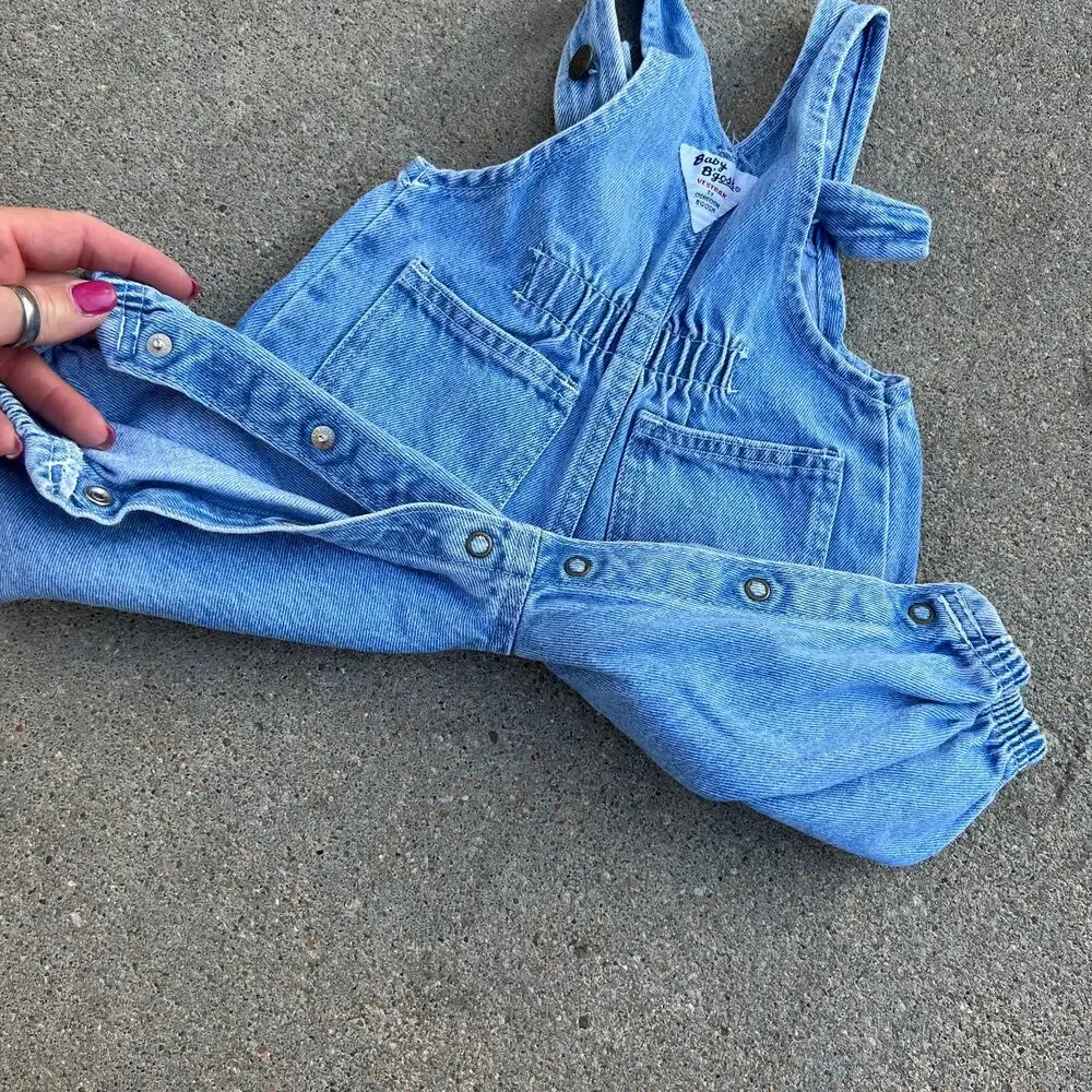 Oshkosh B’Gosh vestbak bubble hem v yoke overalls 6/9MO